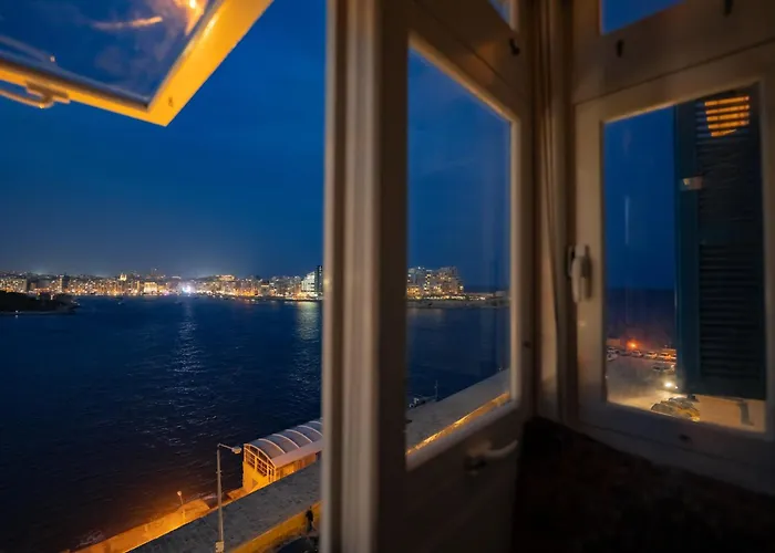 Extraordinary Views In A Holiday Home In Valletta