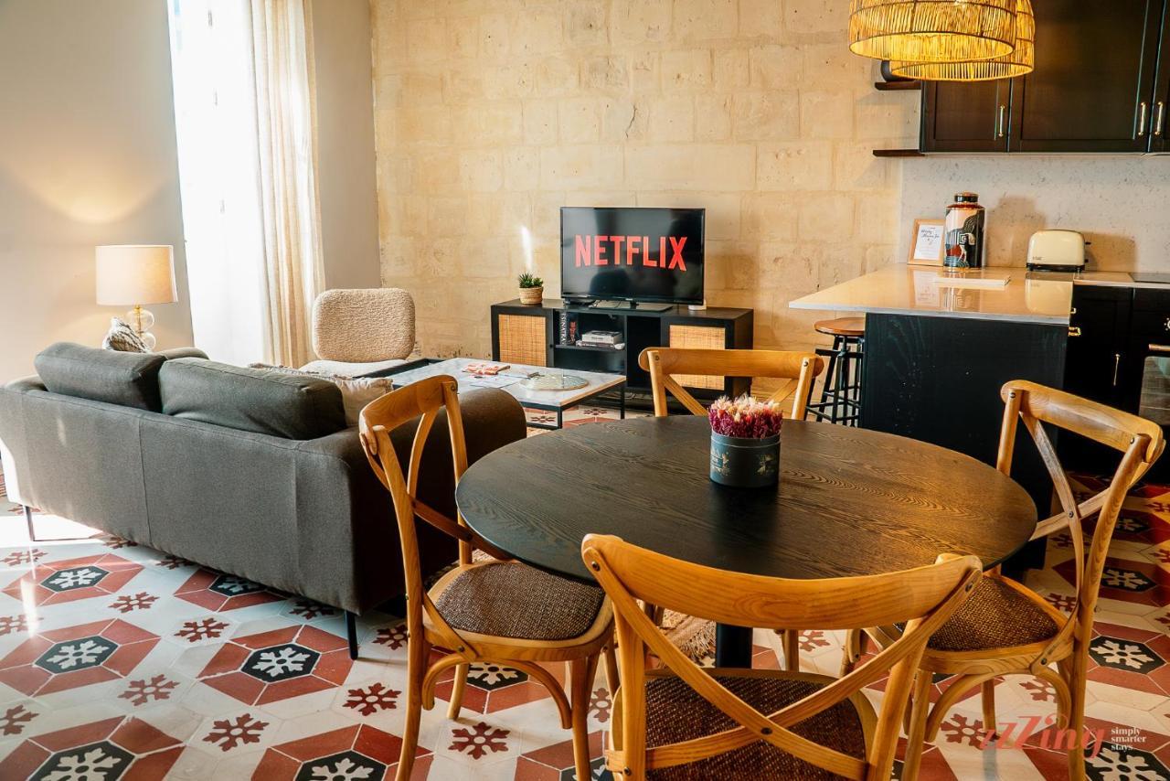 Extraordinary Views In A In Appartement La Valette